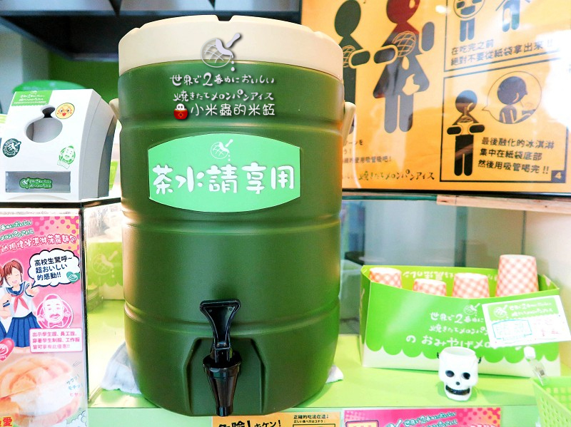 【捷運忠孝敦化站】世界第二好吃的現烤冰淇淋菠蘿麵包~忠孝店限定「草莓起司」口味♥