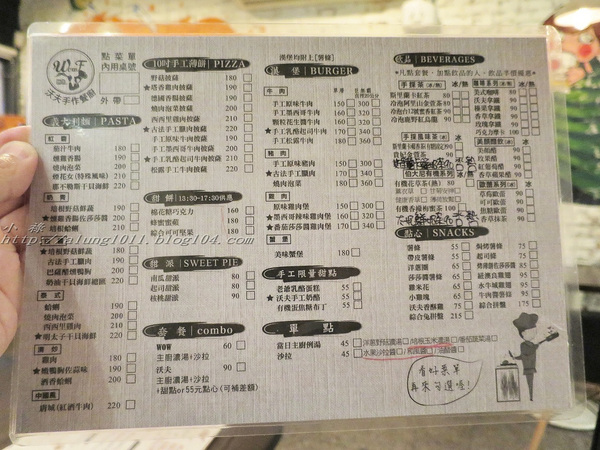 Wow.F 沃夫餐廚(遠百店)： WOW !!!  名不虛傳的巨無霸大漢堡)))))        ..Wow.F  沃夫餐廚 (遠百店)