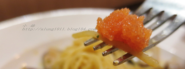 Wow.F 沃夫餐廚(遠百店)： WOW !!!  名不虛傳的巨無霸大漢堡)))))        ..Wow.F  沃夫餐廚 (遠百店)