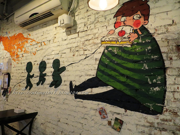 Wow.F 沃夫餐廚(遠百店)： WOW !!!  名不虛傳的巨無霸大漢堡)))))        ..Wow.F  沃夫餐廚 (遠百店)