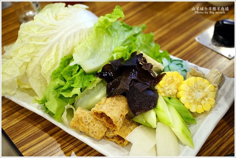 【中和火鍋美食】山羊城全羊館羊肉爐‧紅燒羊、蔬菜羊，鴛鴦鍋推薦!