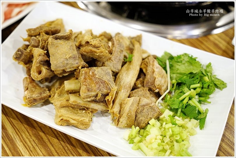 【中和火鍋美食】山羊城全羊館羊肉爐‧紅燒羊、蔬菜羊，鴛鴦鍋推薦!