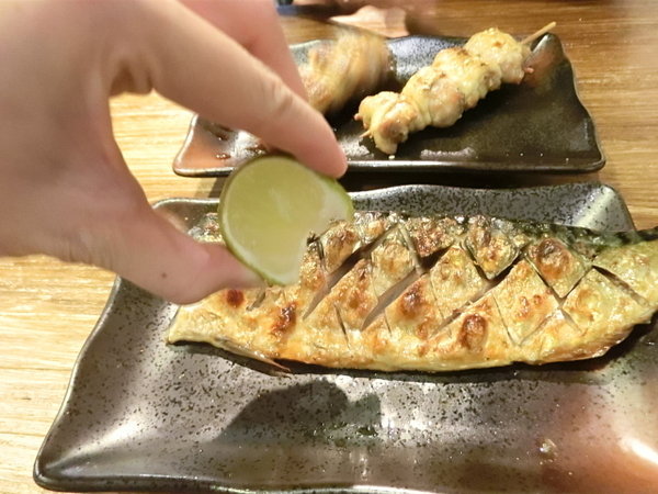 澠井川 日式串燒居酒屋:澠井川日式串燒居酒屋~是噹噹媽和噹噹爸放鬆大快朵頤的好所在!推薦香蒜燒五花丼及鹽燒松板豬串超美味~