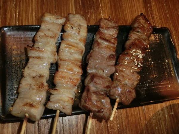 澠井川 日式串燒居酒屋:澠井川日式串燒居酒屋~是噹噹媽和噹噹爸放鬆大快朵頤的好所在!推薦香蒜燒五花丼及鹽燒松板豬串超美味~
