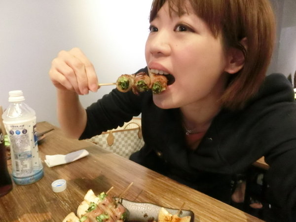 澠井川 日式串燒居酒屋:澠井川日式串燒居酒屋~是噹噹媽和噹噹爸放鬆大快朵頤的好所在!推薦香蒜燒五花丼及鹽燒松板豬串超美味~