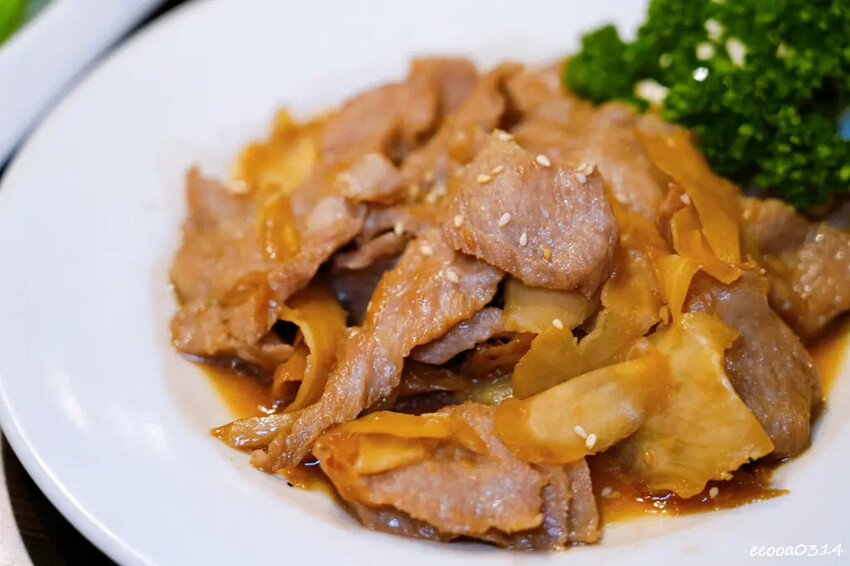 台北炒鱔魚、沙茶魚頭火鍋「老睦家」，遼寧夜市台菜料理、無菜單