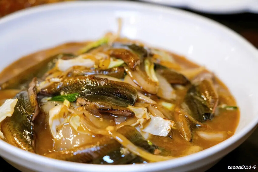 台北炒鱔魚、沙茶魚頭火鍋「老睦家」，遼寧夜市台菜料理、無菜單