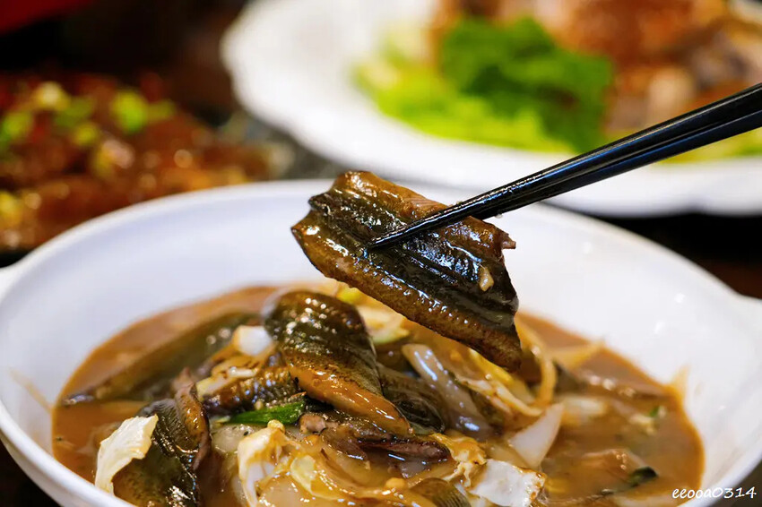 台北炒鱔魚、沙茶魚頭火鍋「老睦家」，遼寧夜市台菜料理、無菜單