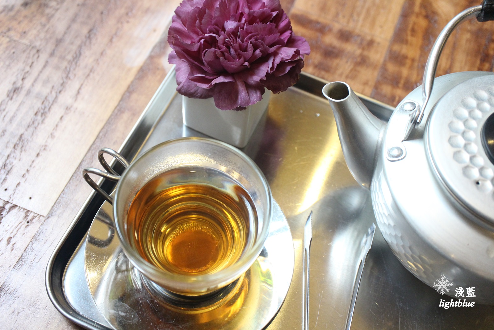 [ 科技大樓站美食 ] 淺藍 × 黑鳶（花疫室二店）～滿滿乾燥花包圍中來塊鹹派