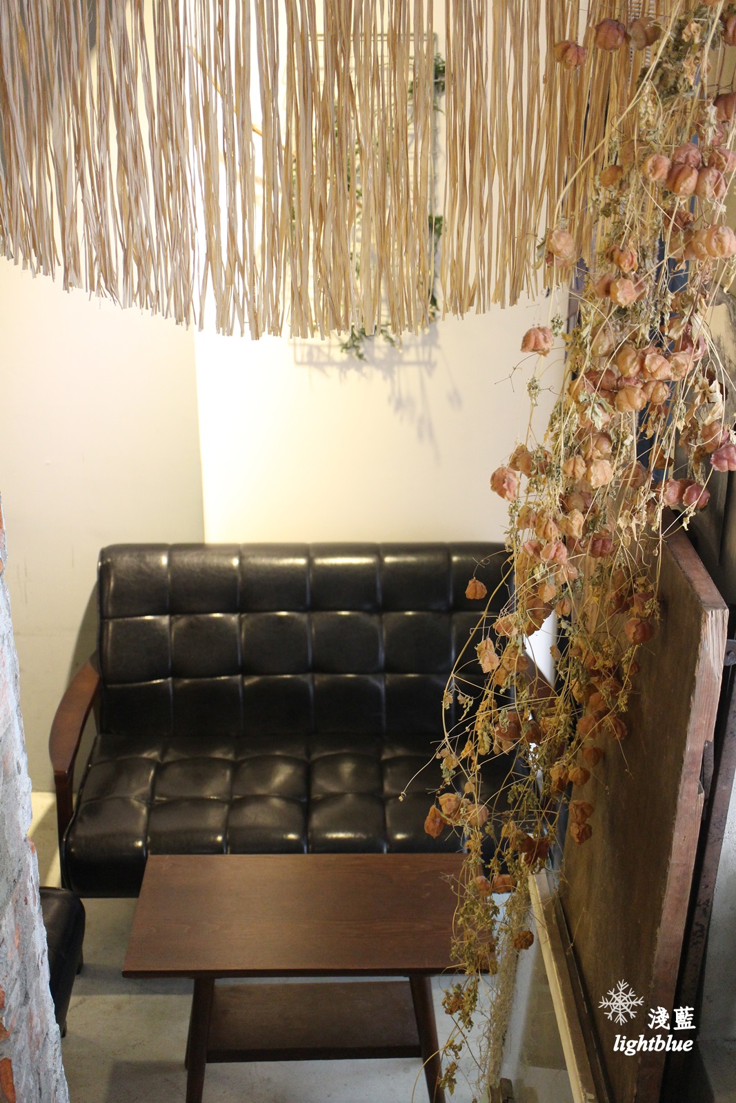 [ 科技大樓站美食 ] 淺藍 × 黑鳶（花疫室二店）～滿滿乾燥花包圍中來塊鹹派