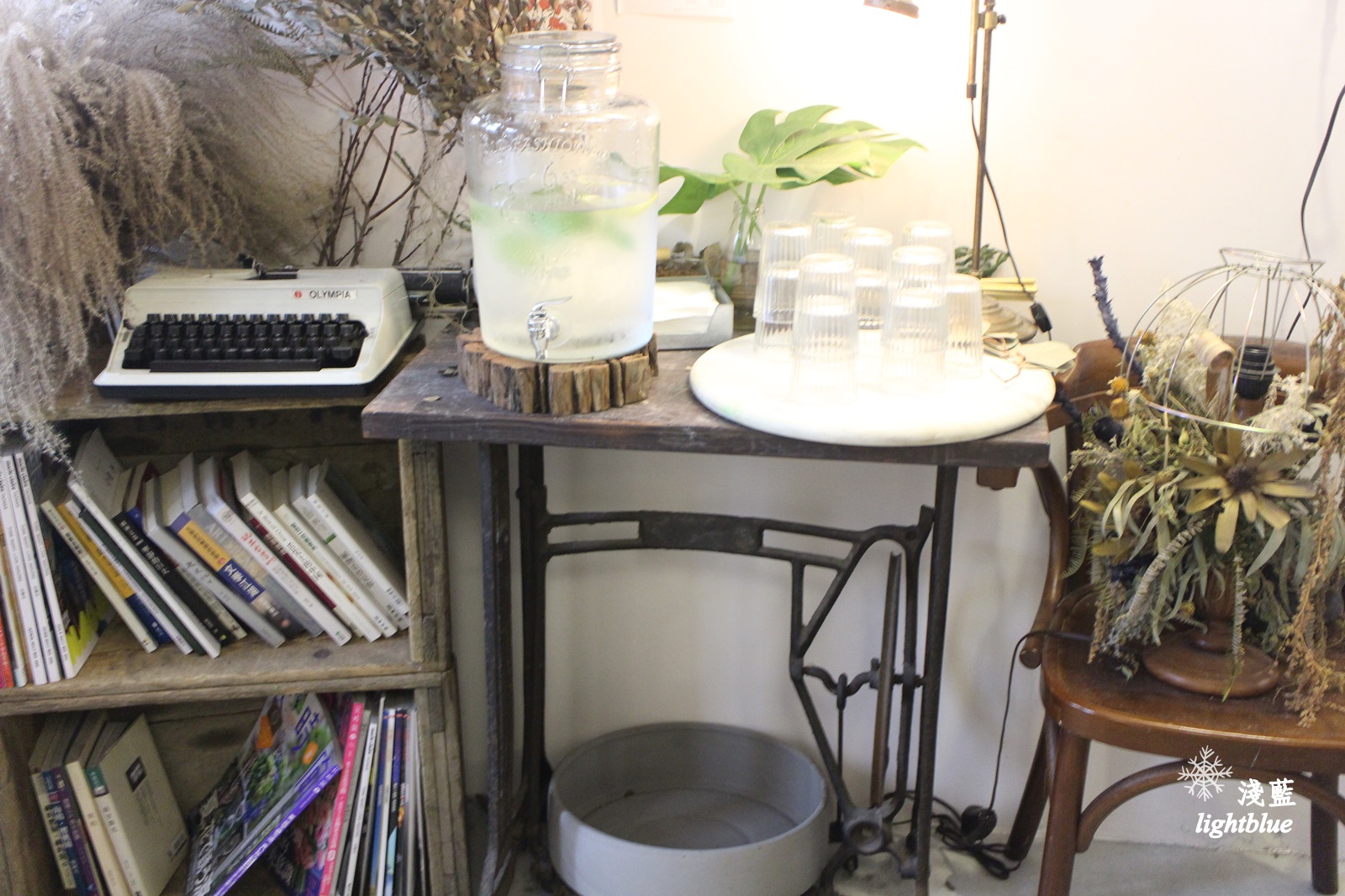 [ 科技大樓站美食 ] 淺藍 × 黑鳶（花疫室二店）～滿滿乾燥花包圍中來塊鹹派