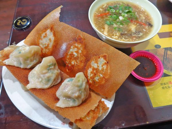 【桃園美食】元寶鍋貼-會爆漿的超薄皮鍋貼