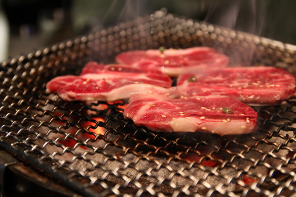 燒肉殿:【台北市大安區。燒烤吃到飽】燒肉-殿 東區燒肉吃到飽 肉質不差 699元即可享受 忠孝復興站