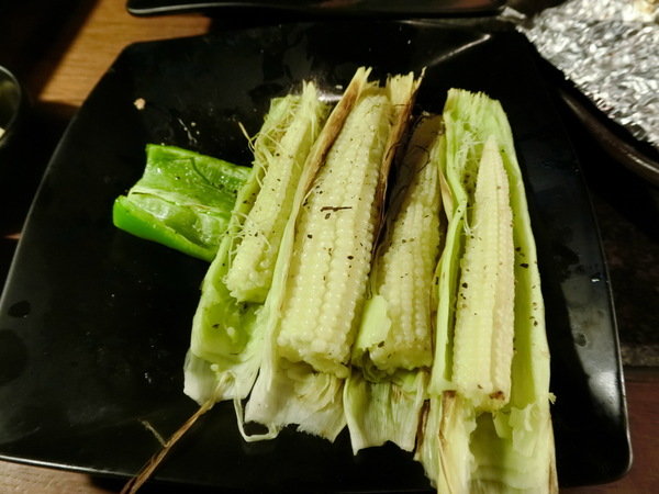 燒肉殿:【東區/烤肉/燒肉推薦】東區的”燒肉殿”肉類、海鮮和蔬菜種類豐富超滿足~尤其是來自澎湖的生蠔吃了活力十足砰ㄅーㄤˋ叫喔!