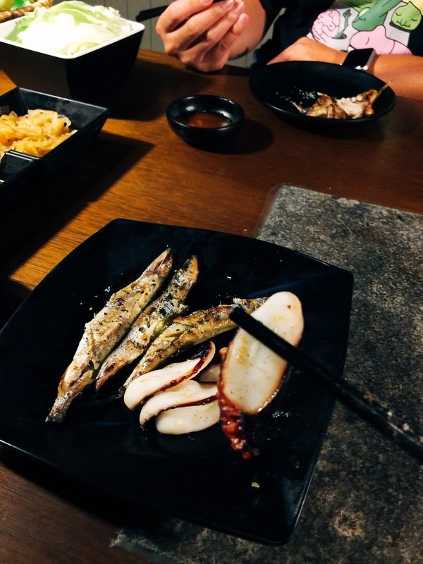 燒肉殿:【東區/烤肉/燒肉推薦】東區的”燒肉殿”肉類、海鮮和蔬菜種類豐富超滿足~尤其是來自澎湖的生蠔吃了活力十足砰ㄅーㄤˋ叫喔!