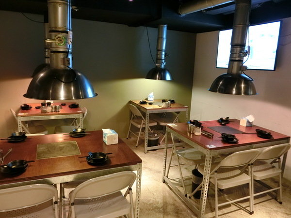 燒肉殿:【東區/烤肉/燒肉推薦】東區的”燒肉殿”肉類、海鮮和蔬菜種類豐富超滿足~尤其是來自澎湖的生蠔吃了活力十足砰ㄅーㄤˋ叫喔!