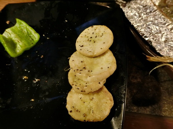 燒肉殿:【東區/烤肉/燒肉推薦】東區的”燒肉殿”肉類、海鮮和蔬菜種類豐富超滿足~尤其是來自澎湖的生蠔吃了活力十足砰ㄅーㄤˋ叫喔!