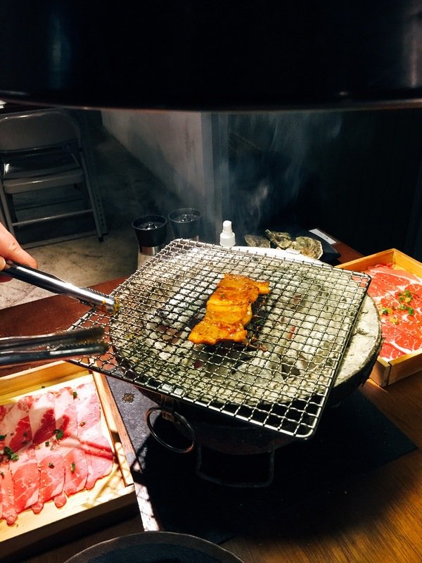 燒肉殿:【東區/烤肉/燒肉推薦】東區的”燒肉殿”肉類、海鮮和蔬菜種類豐富超滿足~尤其是來自澎湖的生蠔吃了活力十足砰ㄅーㄤˋ叫喔!