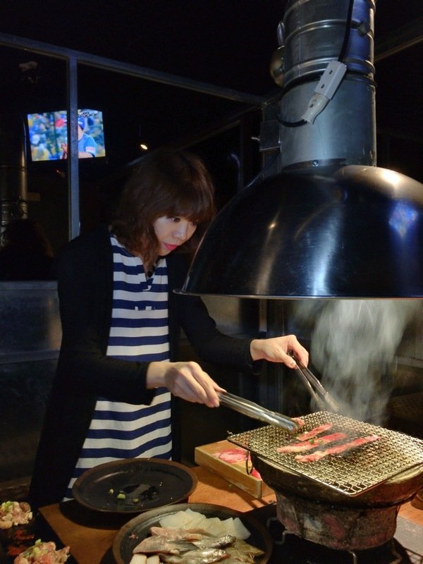 燒肉殿:【東區/烤肉/燒肉推薦】東區的”燒肉殿”肉類、海鮮和蔬菜種類豐富超滿足~尤其是來自澎湖的生蠔吃了活力十足砰ㄅーㄤˋ叫喔!
