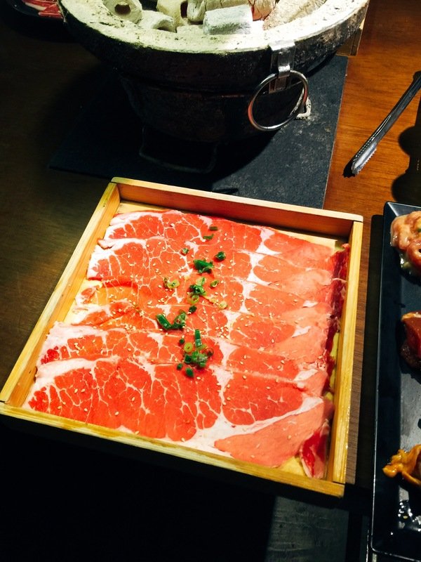 燒肉殿:【東區/烤肉/燒肉推薦】東區的”燒肉殿”肉類、海鮮和蔬菜種類豐富超滿足~尤其是來自澎湖的生蠔吃了活力十足砰ㄅーㄤˋ叫喔!