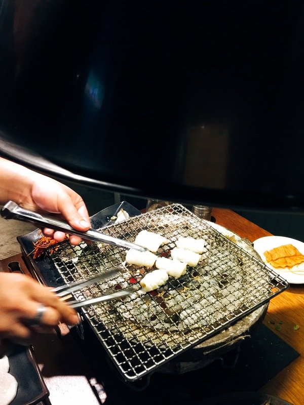 燒肉殿:【東區/烤肉/燒肉推薦】東區的”燒肉殿”肉類、海鮮和蔬菜種類豐富超滿足~尤其是來自澎湖的生蠔吃了活力十足砰ㄅーㄤˋ叫喔!