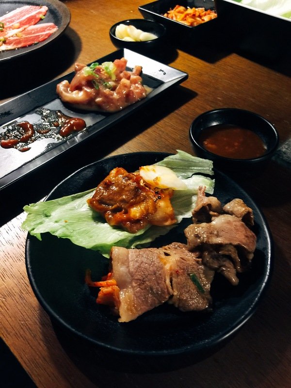 燒肉殿:【東區/烤肉/燒肉推薦】東區的”燒肉殿”肉類、海鮮和蔬菜種類豐富超滿足~尤其是來自澎湖的生蠔吃了活力十足砰ㄅーㄤˋ叫喔!