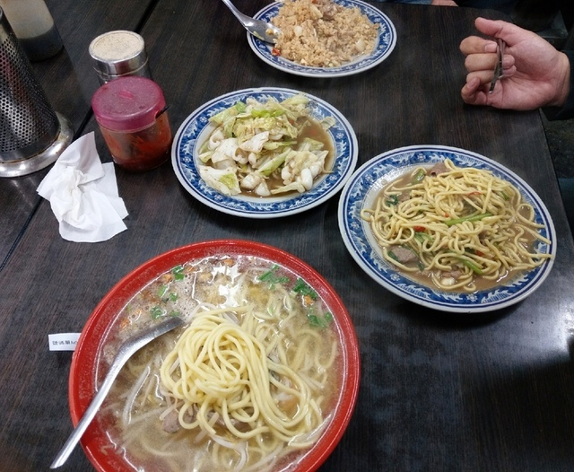 光華 炒牛羊肉︱蘆洲 銅板美食 光華路炒飯、炒麵、蛤蠣湯冬天來一碗最溫暖