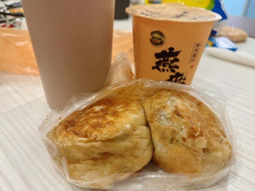 桃園市桃園區桃園火車後站排隊人氣早餐店 ｜大林水煎包，一星期只營業四天！滿滿內餡水煎包每日現包現煎，在地人才知道