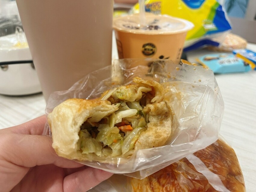 桃園市桃園區桃園火車後站排隊人氣早餐店 ｜大林水煎包，一星期只營業四天！滿滿內餡水煎包每日現包現煎，在地人才知道