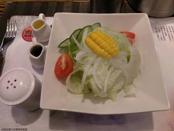 火地島:火地島-原主打阿根廷碳烤牛排 現以串燒和碳烤牛排為主 是拜訪過就不會再踏進去第二次的雷店