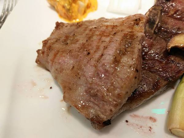 火地島:火地島-原主打阿根廷碳烤牛排 現以串燒和碳烤牛排為主 是拜訪過就不會再踏進去第二次的雷店