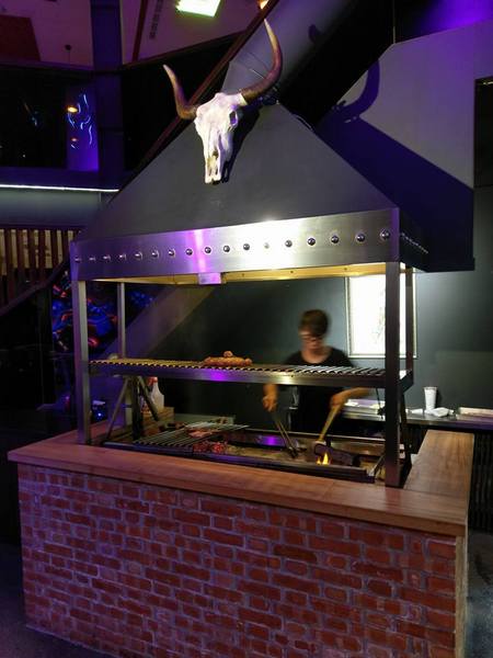 火地島:火地島-原主打阿根廷碳烤牛排 現以串燒和碳烤牛排為主 是拜訪過就不會再踏進去第二次的雷店