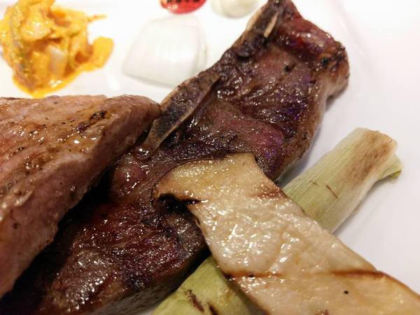 火地島:火地島-原主打阿根廷碳烤牛排 現以串燒和碳烤牛排為主 是拜訪過就不會再踏進去第二次的雷店