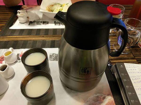 火地島:火地島-原主打阿根廷碳烤牛排 現以串燒和碳烤牛排為主 是拜訪過就不會再踏進去第二次的雷店