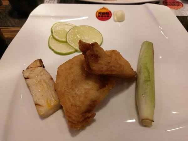 火地島：火地島-原主打阿根廷碳烤牛排 現以串燒和碳烤牛排為主 是拜訪過就不會再踏進去第二次的雷店