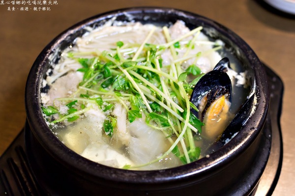 玉豆腐 韓國豆腐煲專門店(夢時代B1)：高雄前鎮︱玉豆腐韓國豆腐煲專門店(高雄夢時代)　石鍋拌飯與鍋巴的協奏曲～