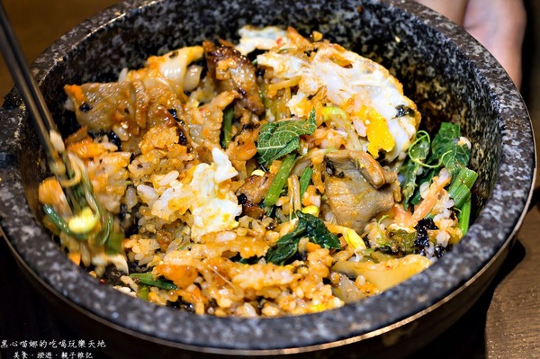 玉豆腐 韓國豆腐煲專門店(夢時代B1)：高雄前鎮︱玉豆腐韓國豆腐煲專門店(高雄夢時代)　石鍋拌飯與鍋巴的協奏曲～