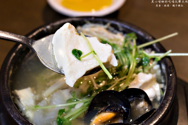 玉豆腐 韓國豆腐煲專門店(夢時代B1)：高雄前鎮︱玉豆腐韓國豆腐煲專門店(高雄夢時代)　石鍋拌飯與鍋巴的協奏曲～