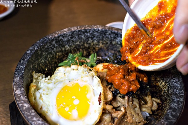 玉豆腐 韓國豆腐煲專門店(夢時代B1)：高雄前鎮︱玉豆腐韓國豆腐煲專門店(高雄夢時代)　石鍋拌飯與鍋巴的協奏曲～
