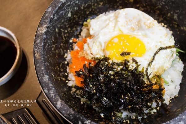 玉豆腐 韓國豆腐煲專門店(夢時代B1)：高雄前鎮︱玉豆腐韓國豆腐煲專門店(高雄夢時代)　石鍋拌飯與鍋巴的協奏曲～