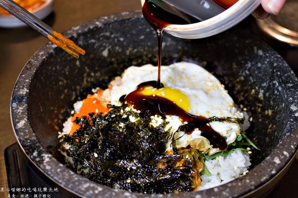 玉豆腐 韓國豆腐煲專門店(夢時代B1)：高雄前鎮︱玉豆腐韓國豆腐煲專門店(高雄夢時代)　石鍋拌飯與鍋巴的協奏曲～