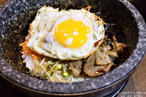 玉豆腐 韓國豆腐煲專門店(夢時代B1)：高雄前鎮︱玉豆腐韓國豆腐煲專門店(高雄夢時代)　石鍋拌飯與鍋巴的協奏曲～