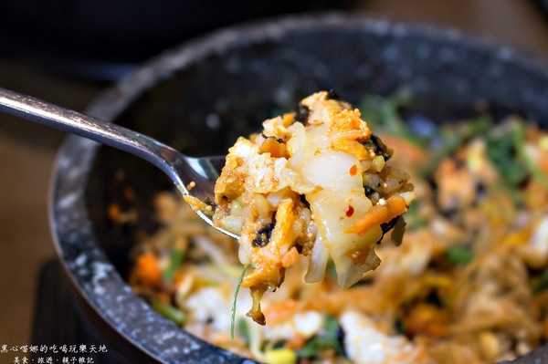 玉豆腐 韓國豆腐煲專門店(夢時代B1)：高雄前鎮︱玉豆腐韓國豆腐煲專門店(高雄夢時代)　石鍋拌飯與鍋巴的協奏曲～