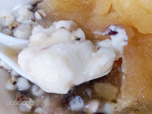 阿姿豆花攤14-冰豆花-料都在裏面 阿姿豆花攤14-冰豆花-料都在裏面