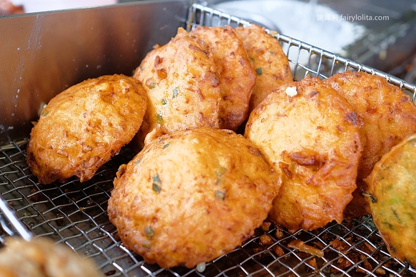 台中小吃 | 清水三代燒炸粿(新興路)。傳承三代53年古早味,在地人激推隱藏版,滿滿人潮完全沒停過! @蹦啾♥謝蘿莉 La vie heureuse