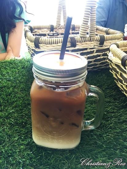 【新北。美食】新莊 / 曲尼的公園，野餐不必到室外，置身於藍天白雲下的草皮野餐