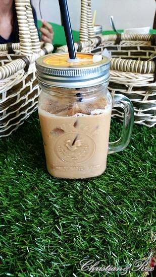 【新北。美食】新莊 / 曲尼的公園，野餐不必到室外，置身於藍天白雲下的草皮野餐