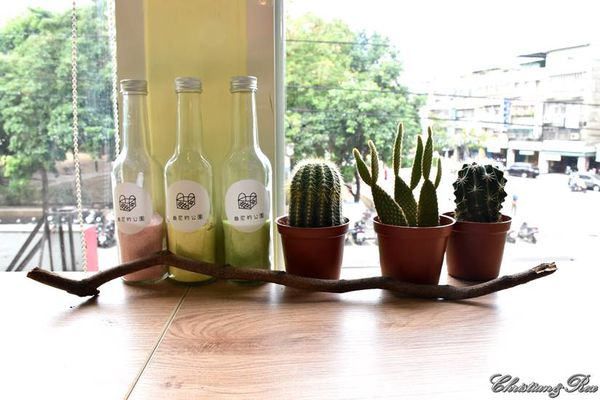 【新北。美食】新莊 / 曲尼的公園，野餐不必到室外，置身於藍天白雲下的草皮野餐