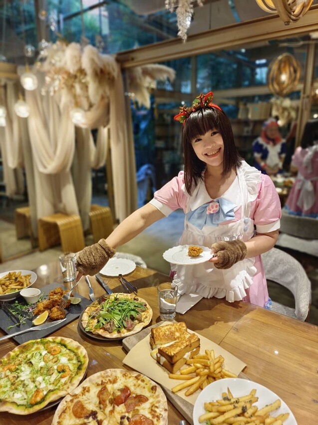 400119.jpg - 【台北】大稻埕牧山丘玻璃屋咖啡廳。10人可包場歡慶聖誕節。主題女僕羅莉趴美拍