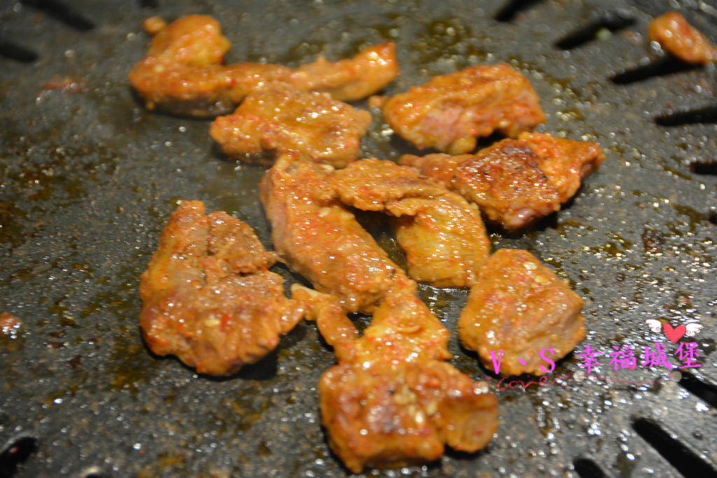 【新北美食】MANNA 만나 韓式烤肉專門店 ~ 美魔女韓國老闆娘，韓式烤肉、超棒海鮮湯麵，不用到韓國在板橋就可以吃到道地韓式料理